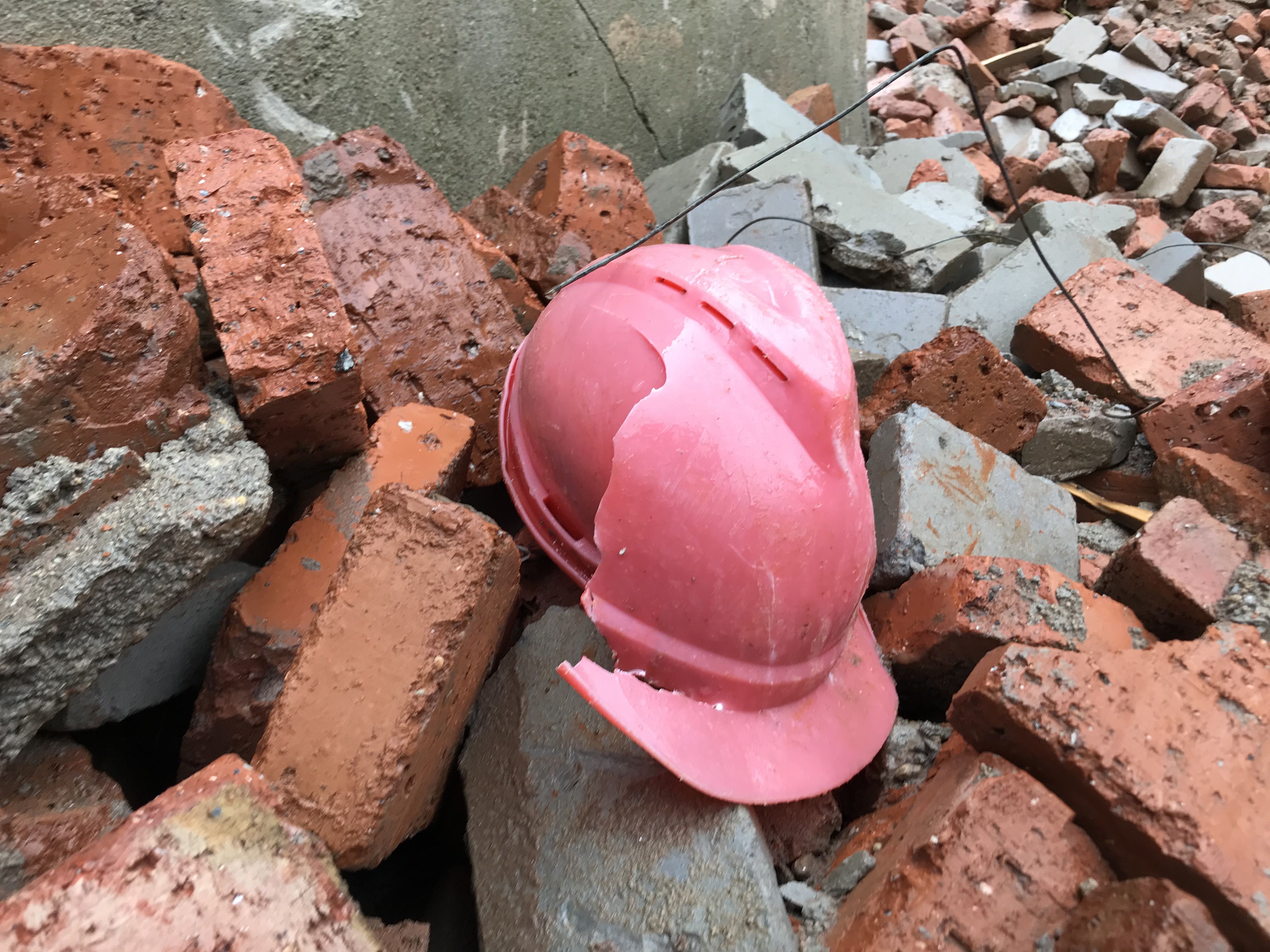 新京报记者 张惠兰 摄10月15日,古龙村垮塌房屋的工地已被清理干净,红