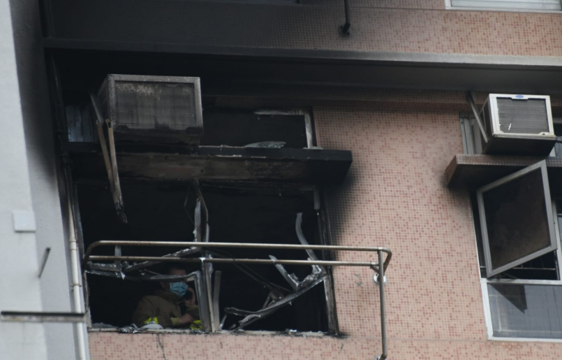 香港一住宅16日凌晨发生火灾4死2伤 死者最小2岁 香港一住宅16日凌晨发生火灾4死2伤 死者最小2岁