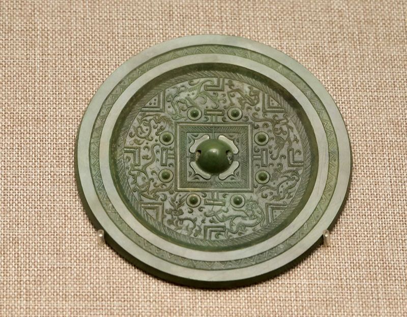 清华展出中国古代铜镜五面“中国”铭文汉镜亮相