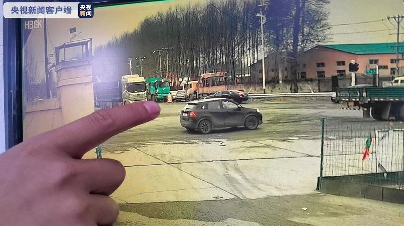 哈尔滨一翻斗车连撞多车1名行人被碾压当场身亡