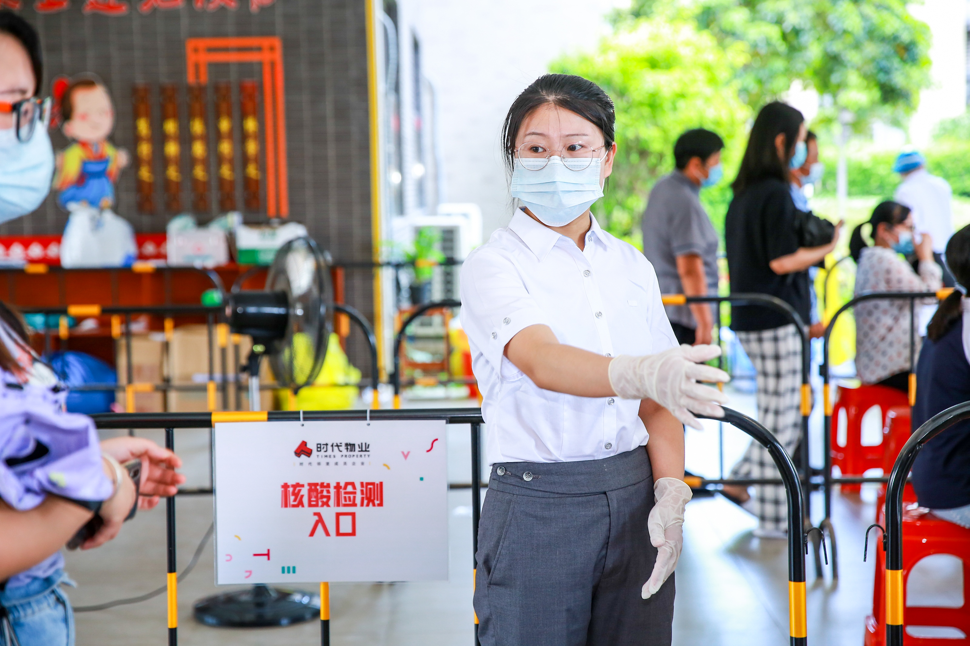 5月27日,在接到需求后,物业客助陈国乾,吴仲庸第一时间赶赴现场,在