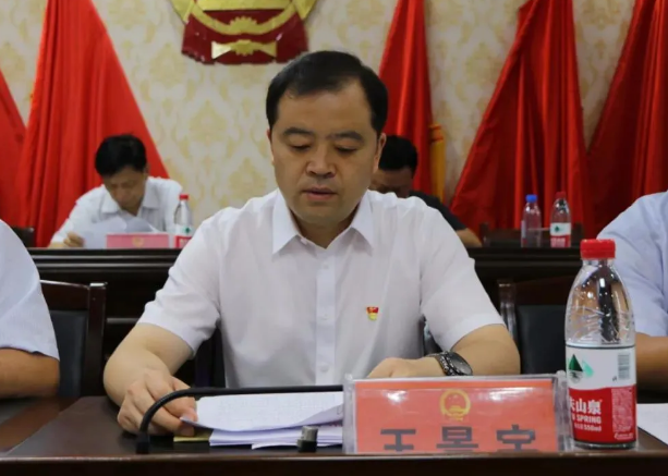 政事儿5308刘斌于今年2月任隆德县代县长,至今半年时间.