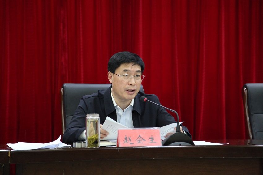 拟任省直单位正厅长级职务的赵会生,曾长期任职河南省人大常委会办公