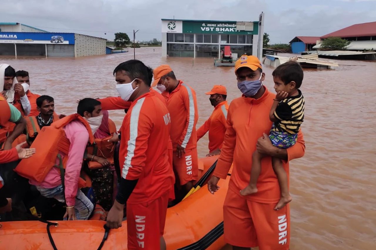 印度近40年最强暴雨致数百人死亡 全球多地现极端降雨