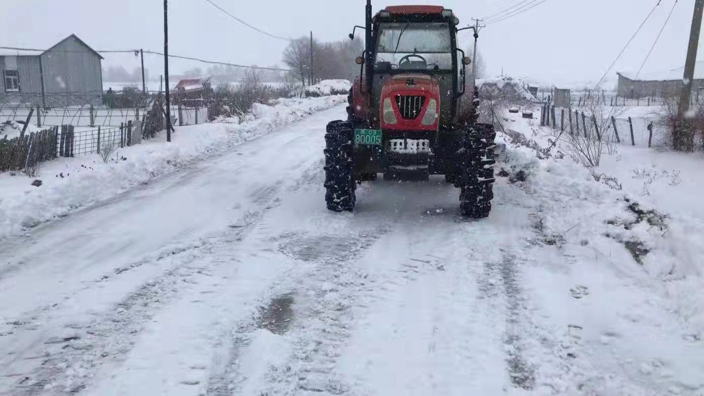 万金体育下载app黑龙江大雪：稻农在屋里“猫冬” 农机商十余台拖拉机滞运(图2)