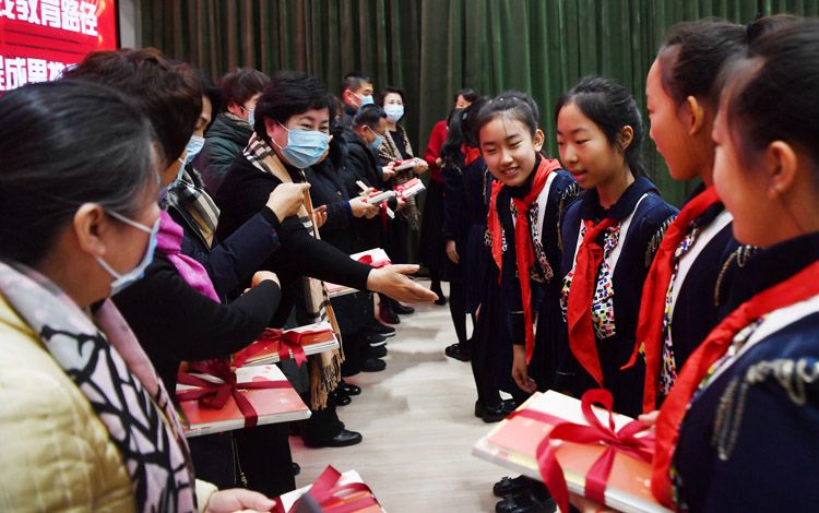 玩出興趣海淀萬泉小學燈韻十年新書發佈