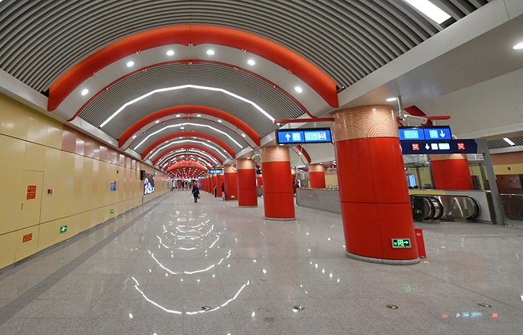 1512月30日,地铁8号线王府井站站厅层.