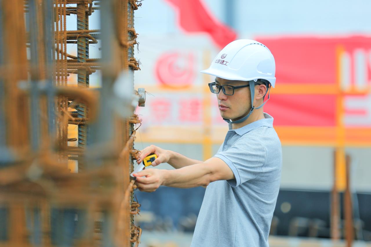 新工体改造复建项目总工程师王猛很荣幸能参与世纪工程