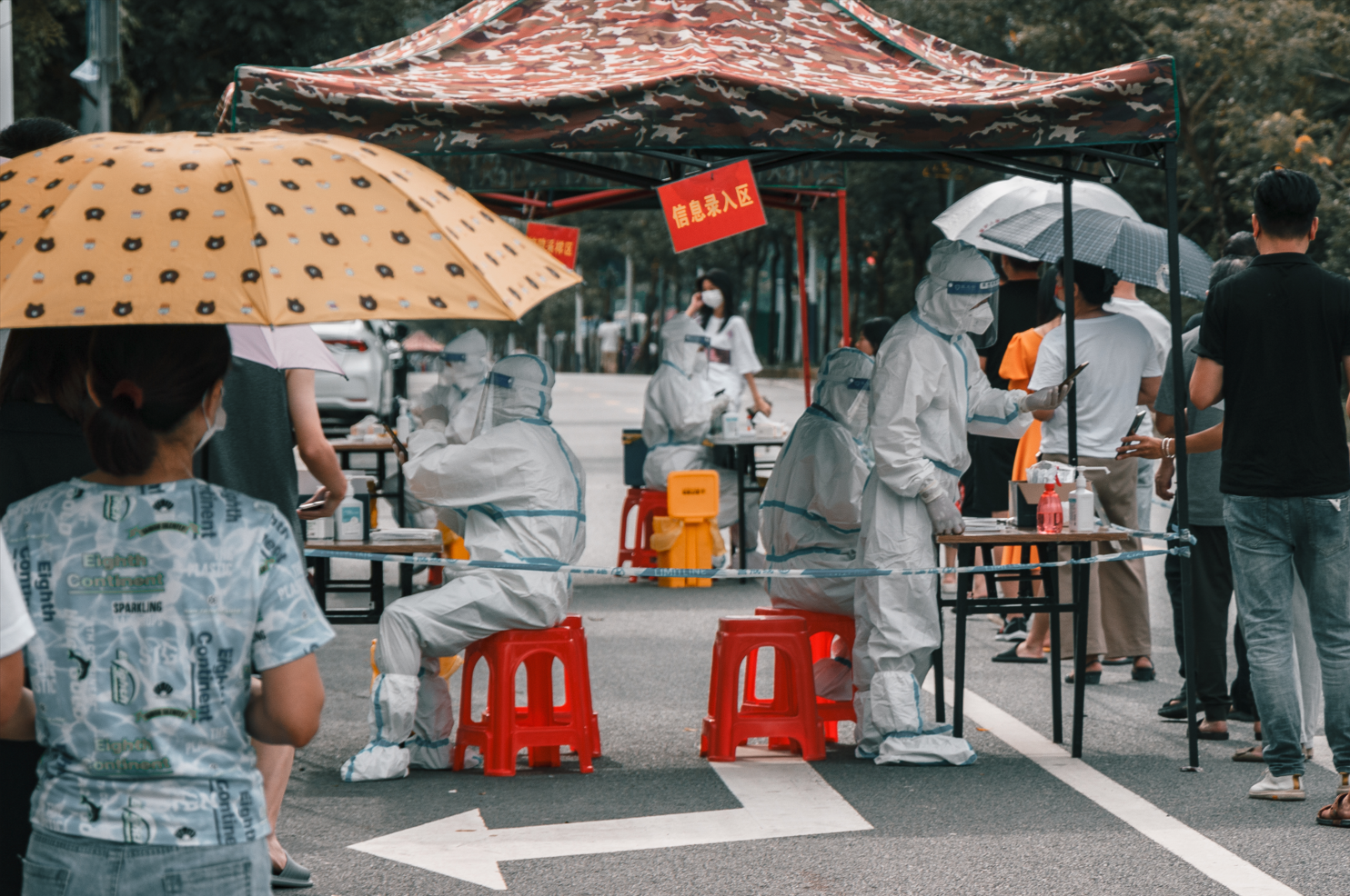 2156名滞留三亚旅客离岛 多地发布返程防疫规定
