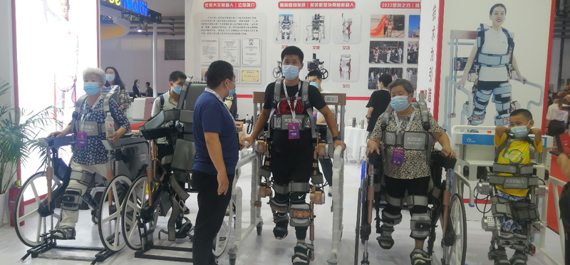 什么是康复机器人机器人参与康复训练：身外“骨骼”帮助患者站立、行走_https://www.jmylbn.com_新闻资讯_第2张