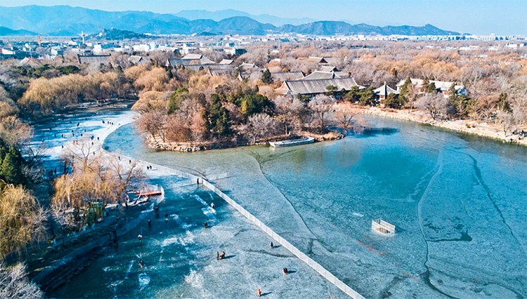 北大未名湖全景图片