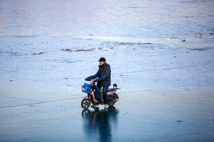 滑野冰野钓快停下