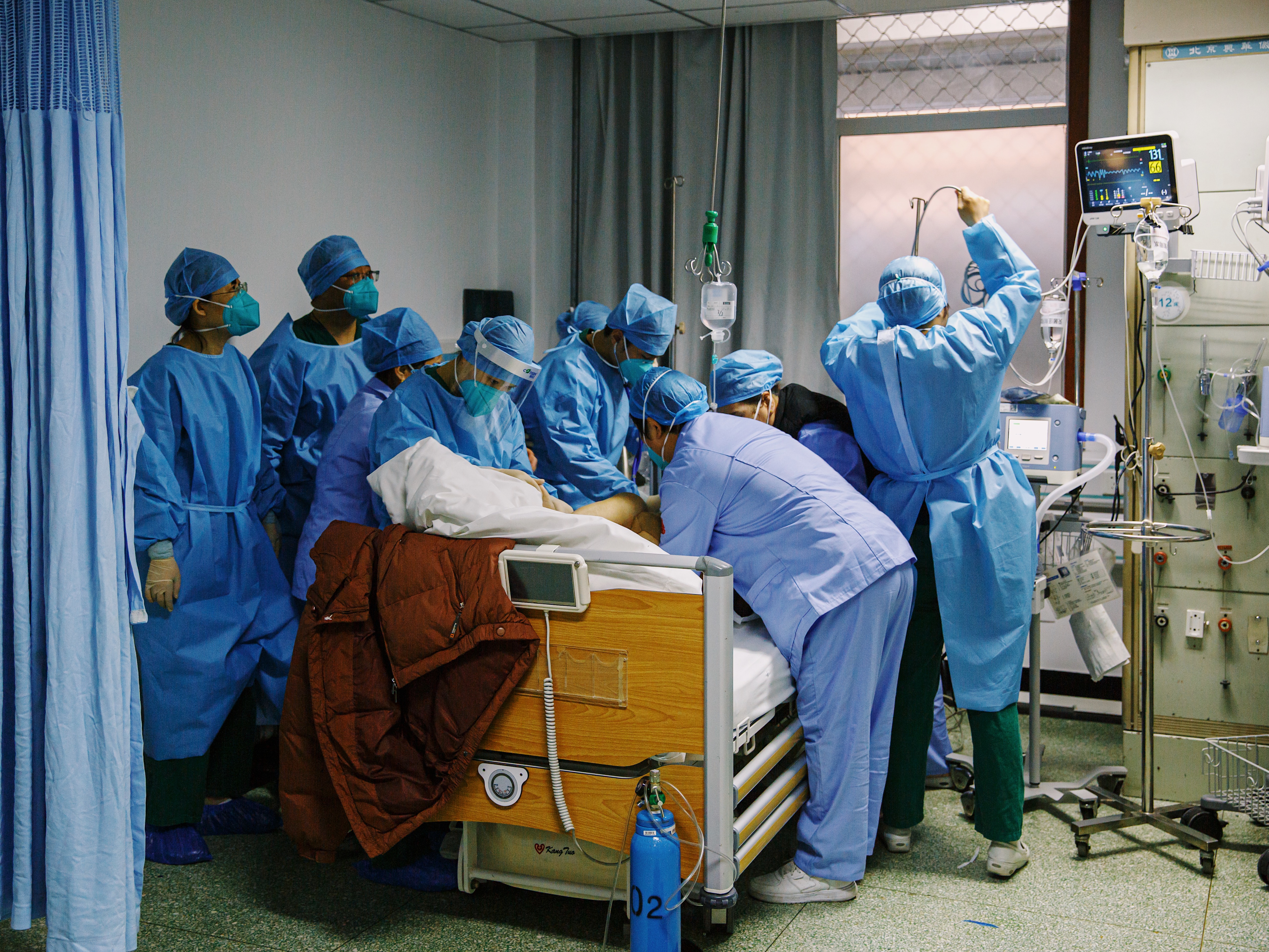 多图直击重症病房里的生死时速
