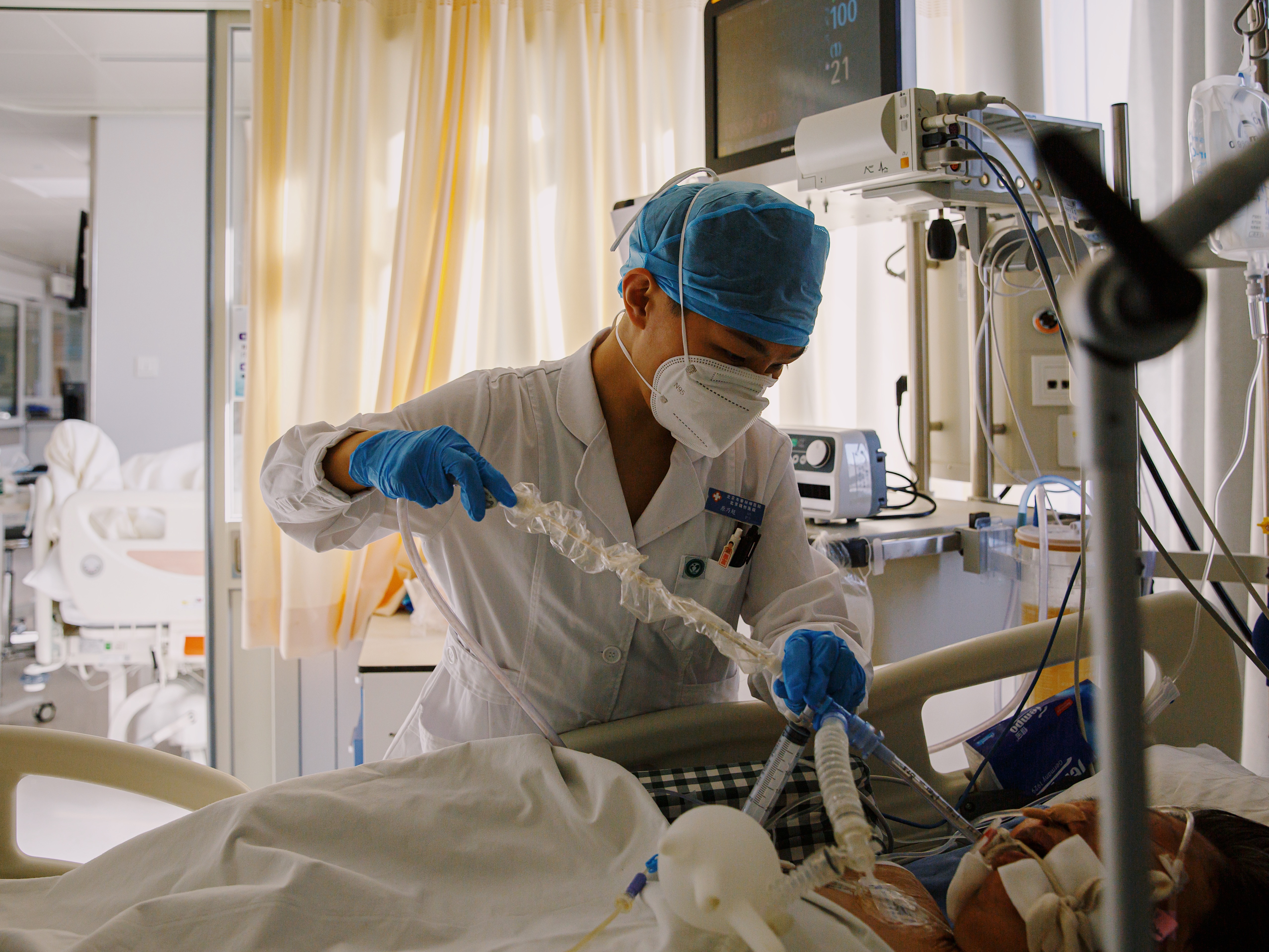 多图直击重症病房里的生死时速