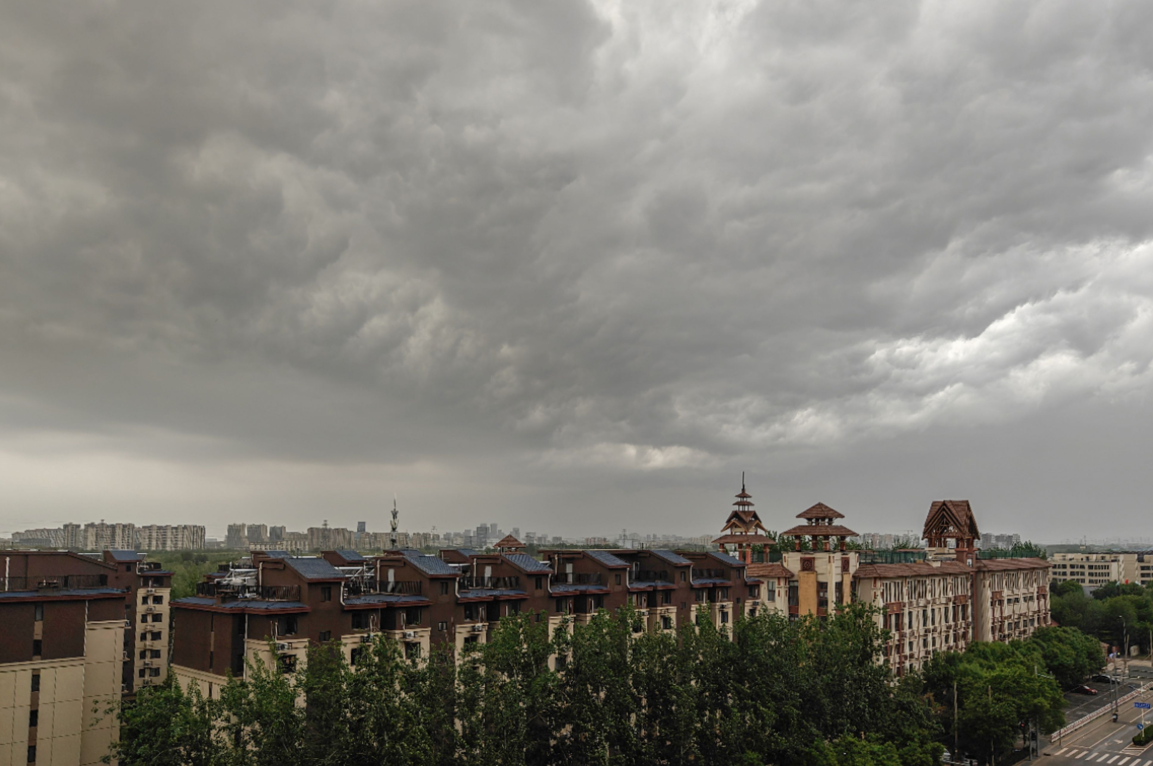 北京发布雷电冰雹双黄色预警,明天有大风