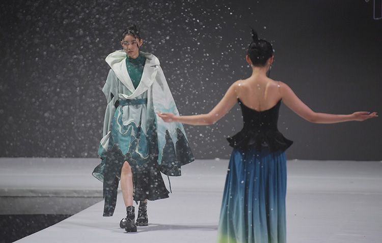 双赢彩票时隔一年 北京服装学院时装周盛大开幕(图4)