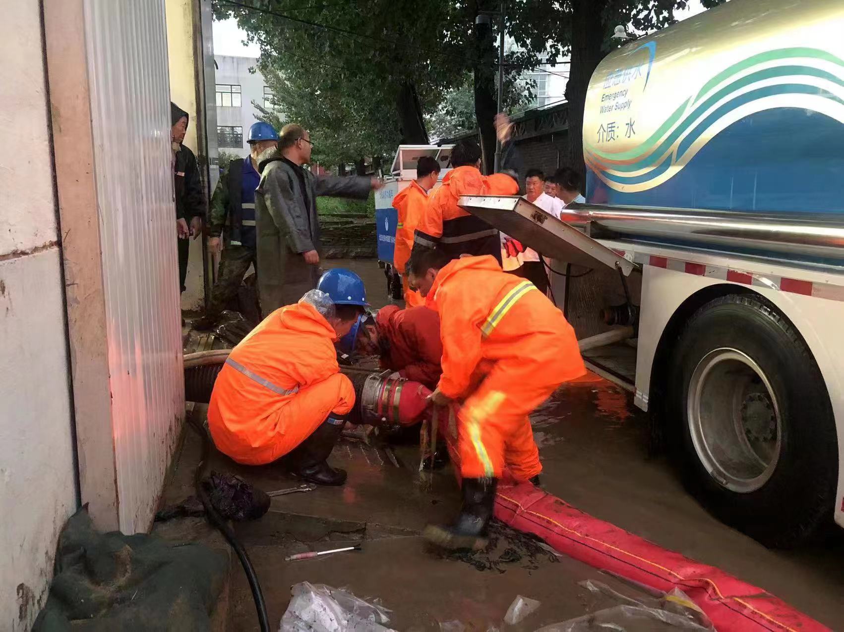 北京暴雨救援现场图片