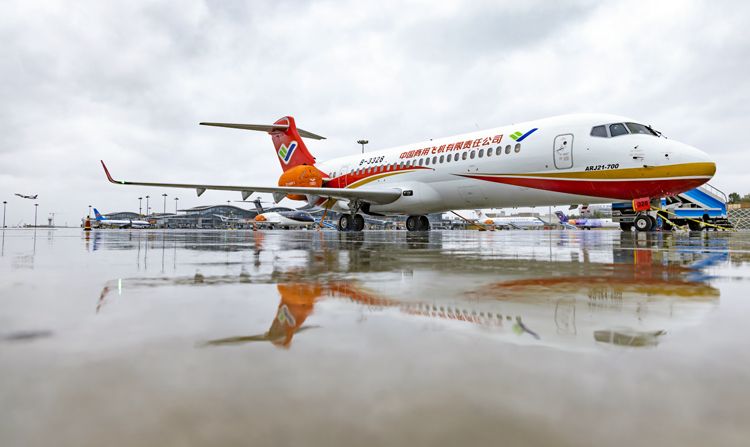 中国商飞9架飞机齐聚新疆,arj21衍生机型首次同台亮相