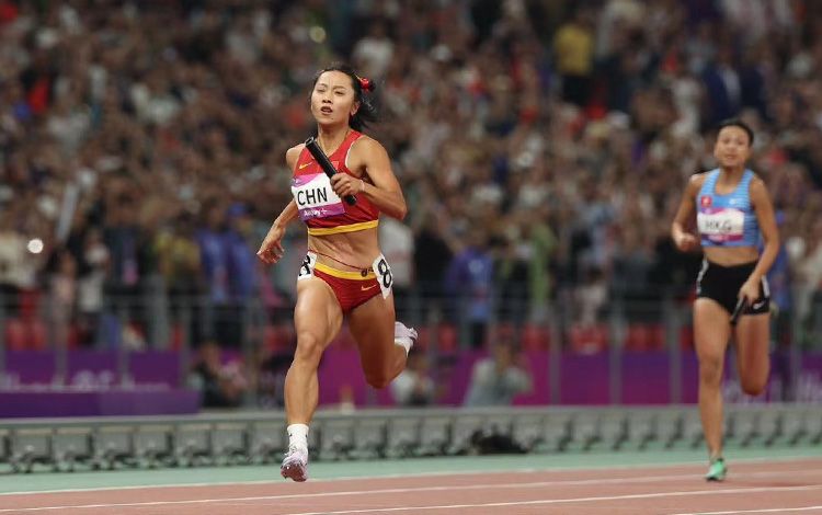杭州亚运会丨中国队获得女子4x100米接力金牌