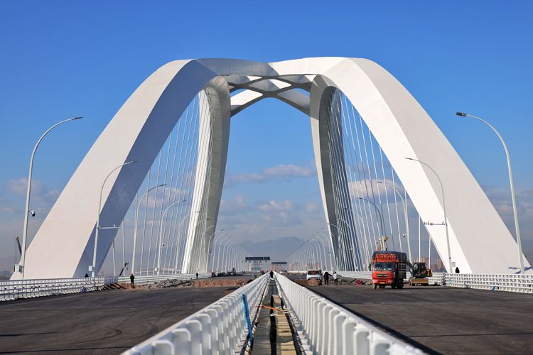 京雄高速公路(北京段)五环至六环段主体工程完工,为今年年底建成通车