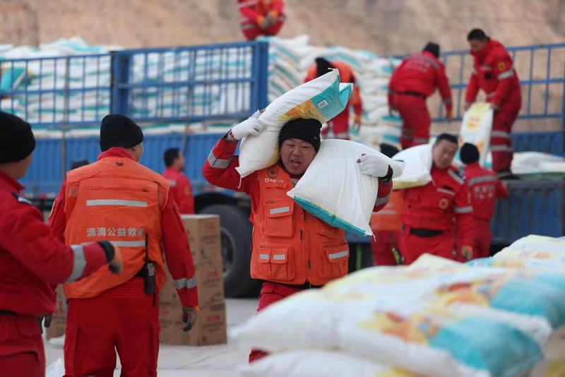 “滴滴公益营救队”队员宫海际：艰深开车，急流中开营救艇 — 新京报
