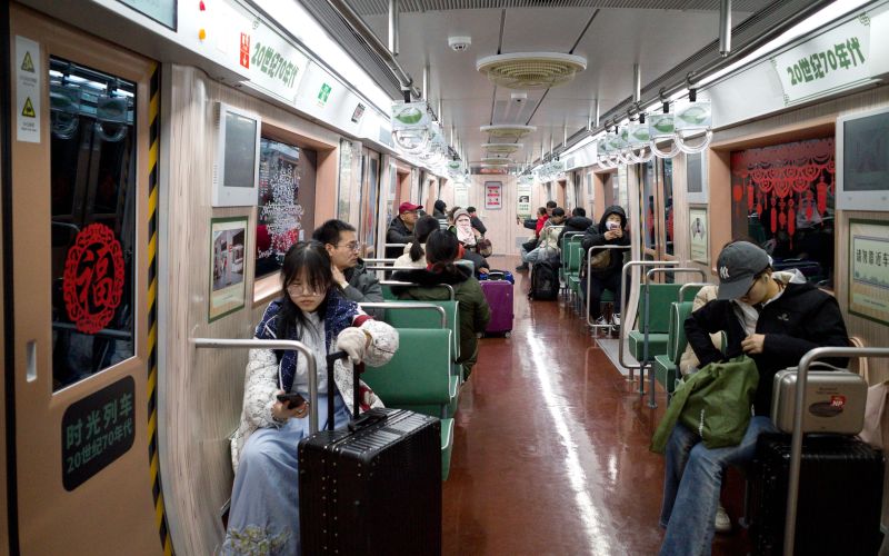 春节假期北京地铁“时光列车”每天上线，多个景区周边车站热度高