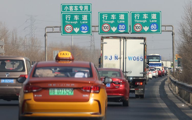 據北京市交通運行監測調度中心的預測信息顯示,假期最後兩日,北京各條