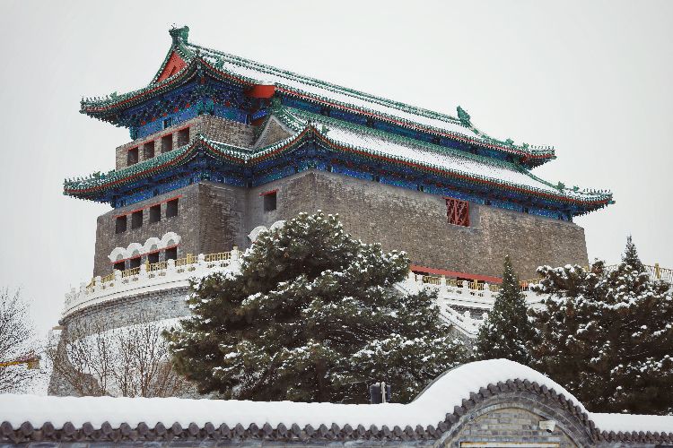 正阳门俗称前门,为九门之首,北京中轴线经此而过