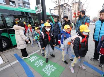 开学首日，北京通学公交新开线路206条