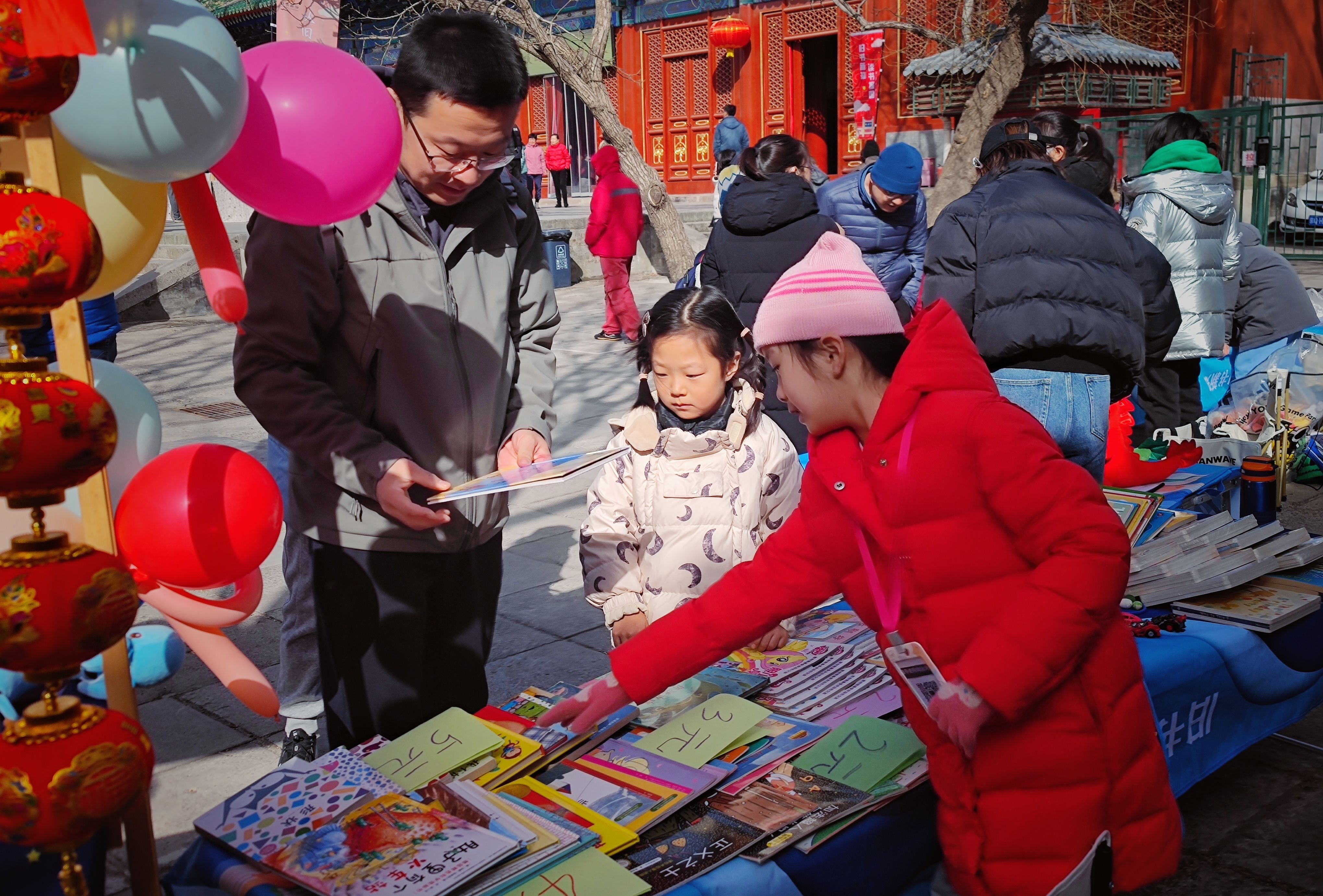 北京报国寺古旧书市启动首次推出晒书节