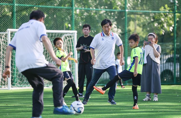 北京市少年宫足球队成立,聘请金志扬等5位专家顾问助力