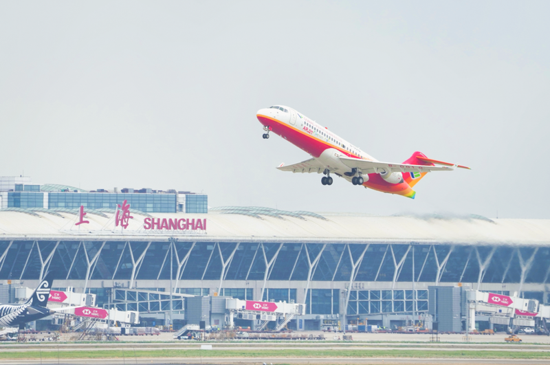 国产商用飞机完成首次加注可持续航空燃料演示飞行