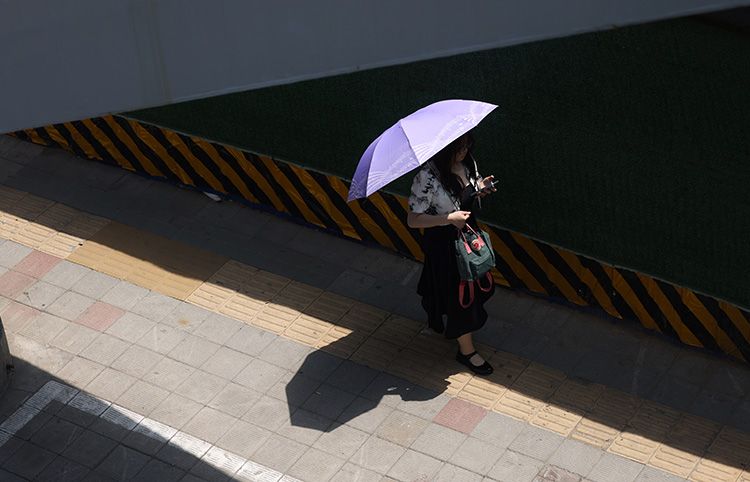 大风蓝色和雷电,高温黄色预警中