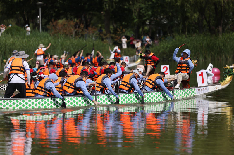 大兴区第七届端午节龙舟大赛在念坛公园开赛