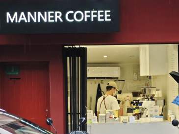 实探|怒泼咖啡粉背后：Manner扩张与“劝退入职”的店员们