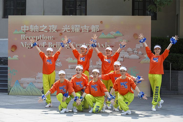 北京坊举行快闪活动庆祝