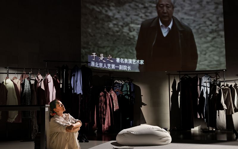 一部独脚戏，用家信的方式“请”于是之“回”舞台 — 新京报