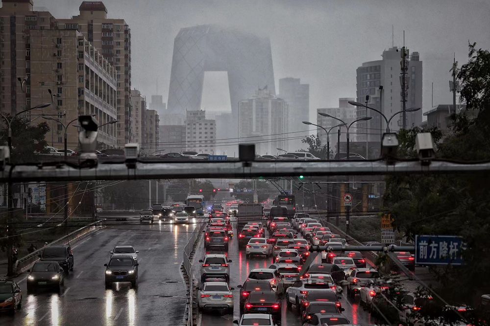 北京暴雨蓝色预警中,早高峰车流量大