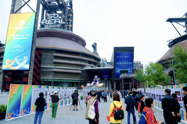 「オリンピックとともに歩む」 – 過去の夏季オリンピックの展示ツアーが首港公園で開催 — 北京ニュース