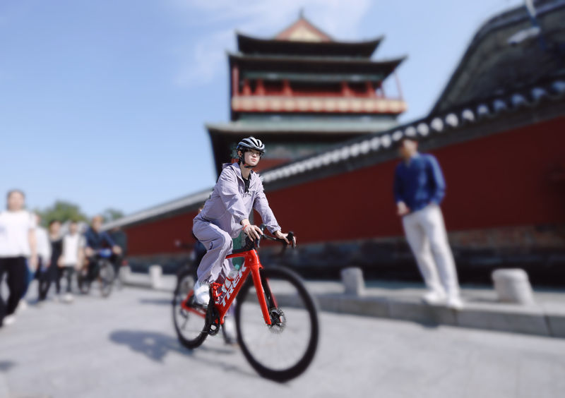 爬景山、逛天坛，一诺骑行中轴线感触北都都市横蛮 — 新京报