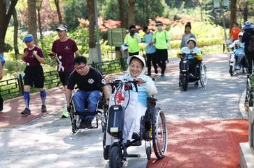 北京殘健融合公益長走大會在大興念壇公園舉辦