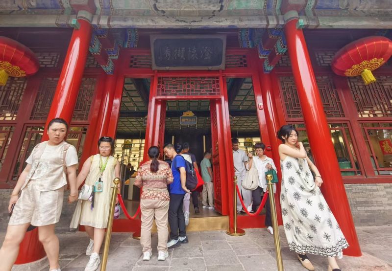 澄怀撷秀文创店全新升级后接待八方来客。新京报记者 浦峰 摄