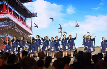 東城區(qū)舉辦“唱響中軸”文藝演出