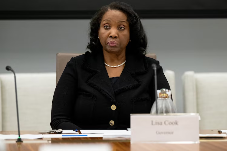 特朗普宣告作废美联储理事库克职务 — 新京报