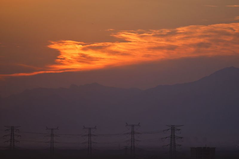 霞月同辉映京城