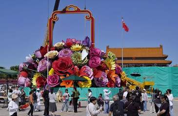 天安門廣場“祝福祖國”巨型花籃初綻芳容