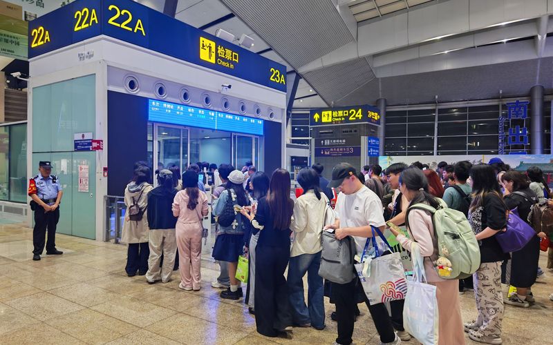 凌晨发车开往天津、上海，北京铁路首次开行“歌迷专列” — 新京报