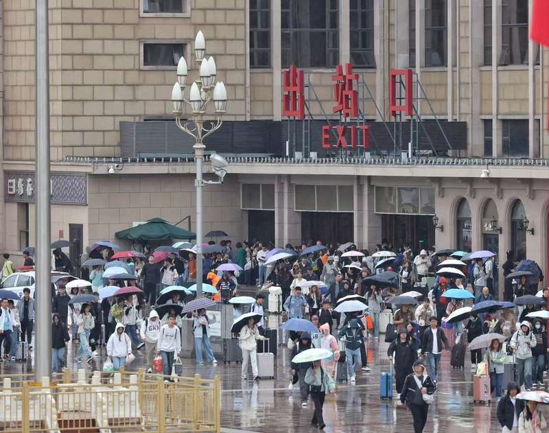 今日寒露，88万铁路旅客踏雨抵京 — 新京报