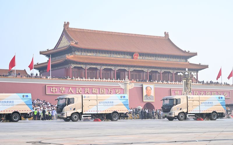 “九三阅兵款”洗扫车已在北京主要城市道路投用 — 新京报