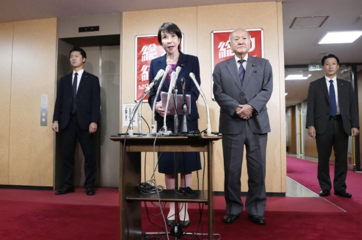 日本“首位女首相”懸了，高市早苗得罪了誰(shuí)？